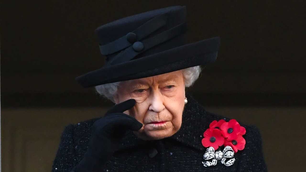 Regina Elisabetta morte insabbiata verità Royal Family - Parolibero