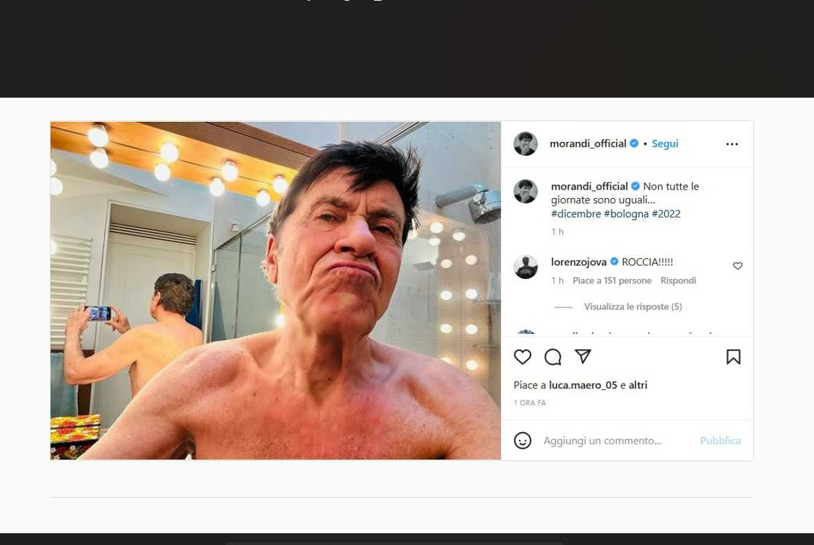 Gianni Morandi selfie bagno