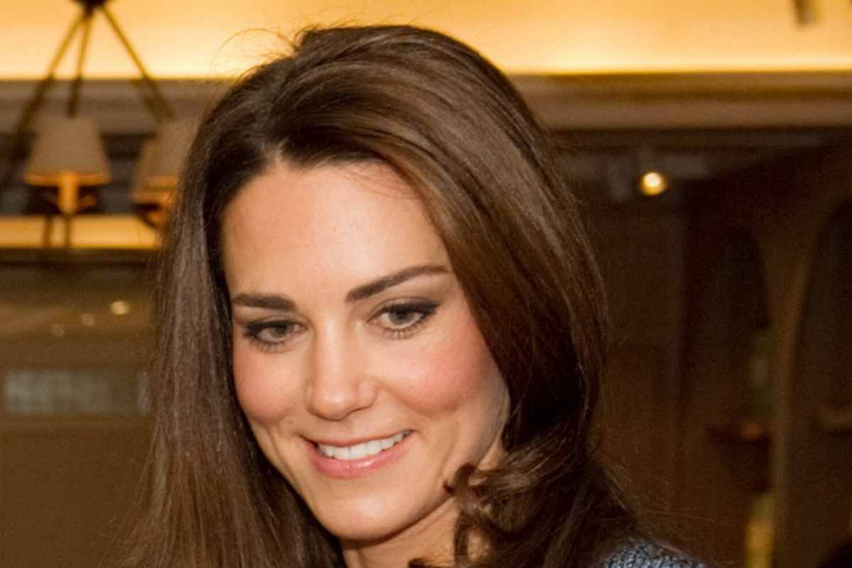 Kate Middleton ammira la corona