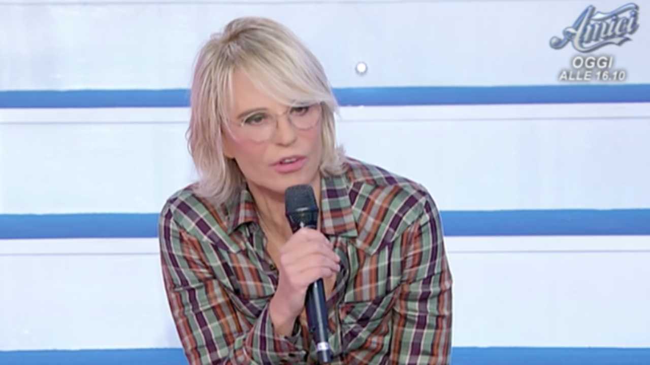 Maria De Filippi caccia una dama