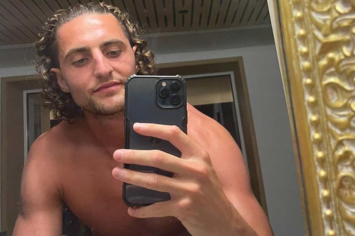 Adrien Rabiot allo specchio