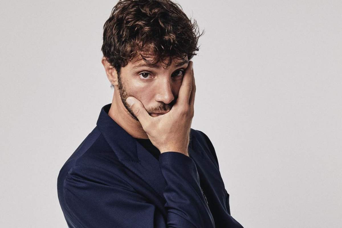 stefano de martino abbraccio