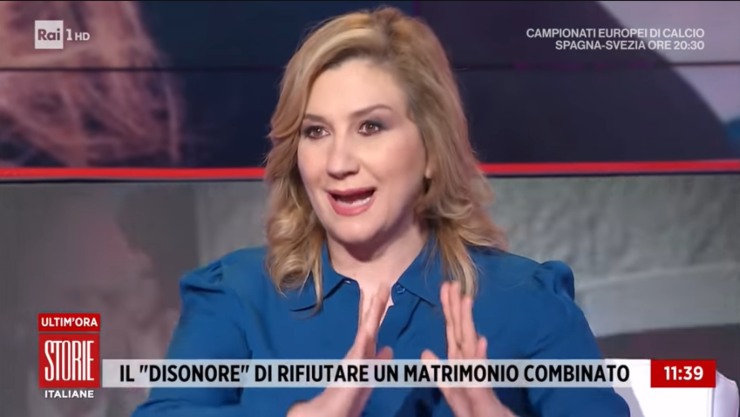 Serena Bortone battuta a luci rosse