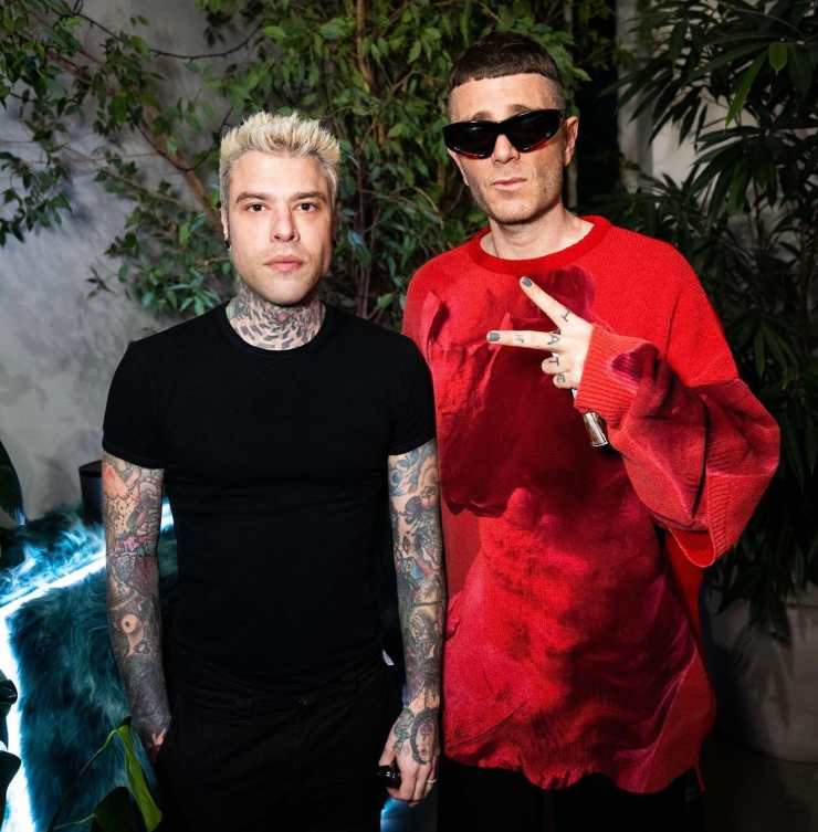 Fedez torna sotto la luce dei riflettori