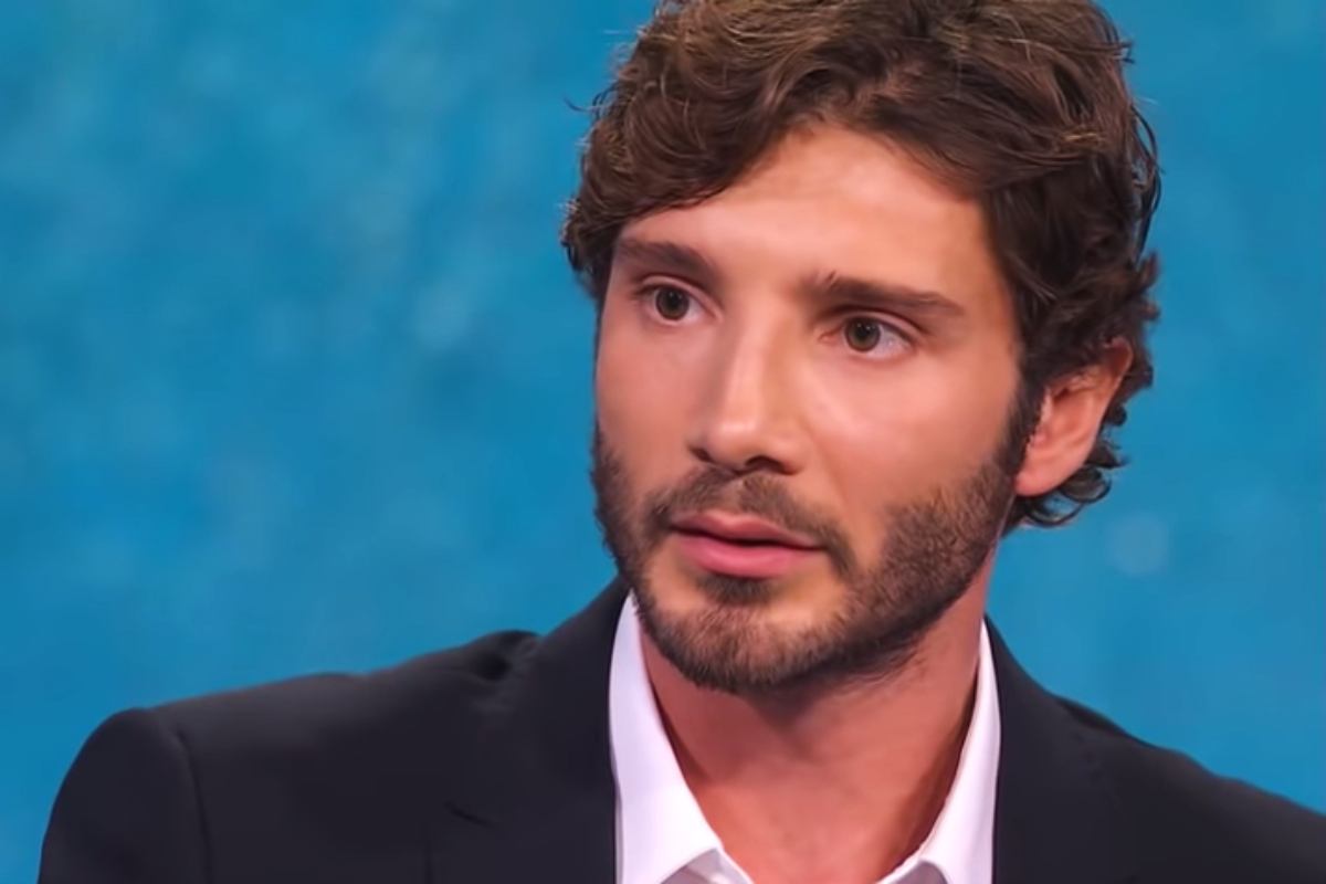 Stefano De Martino critica