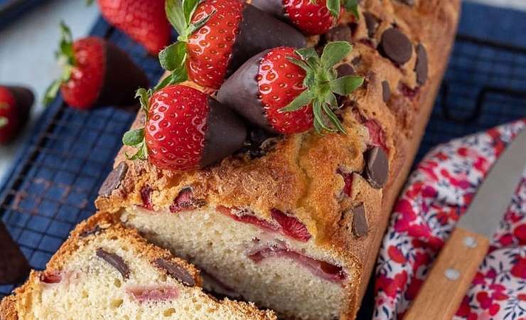 Plumcake con fragole e cioccolato ricetta