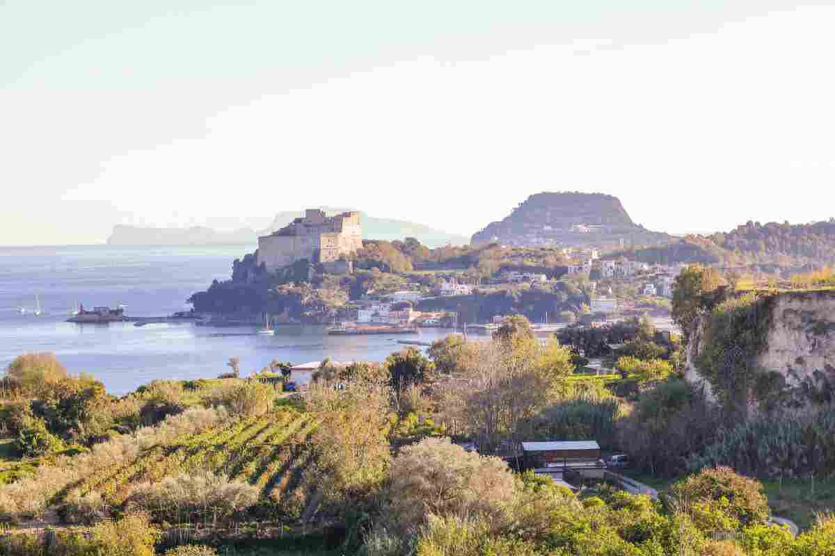 isola emersa Pozzuoli lungomare