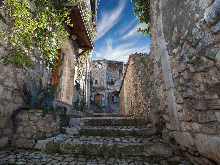 borgo sermoneta cos'è