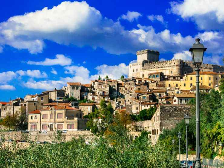 come raggiungere borgo sermoneta