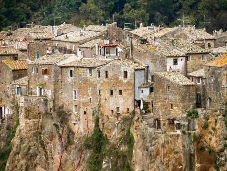 borgo streghe roma caratteristiche