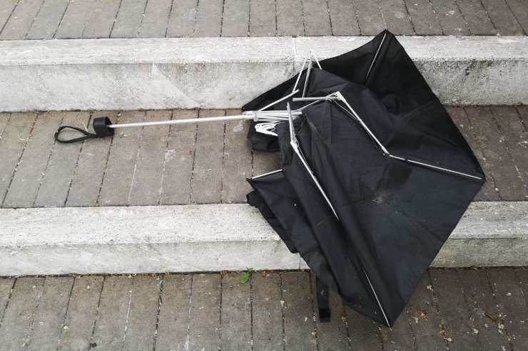 usi alternativi ombrello rotto
