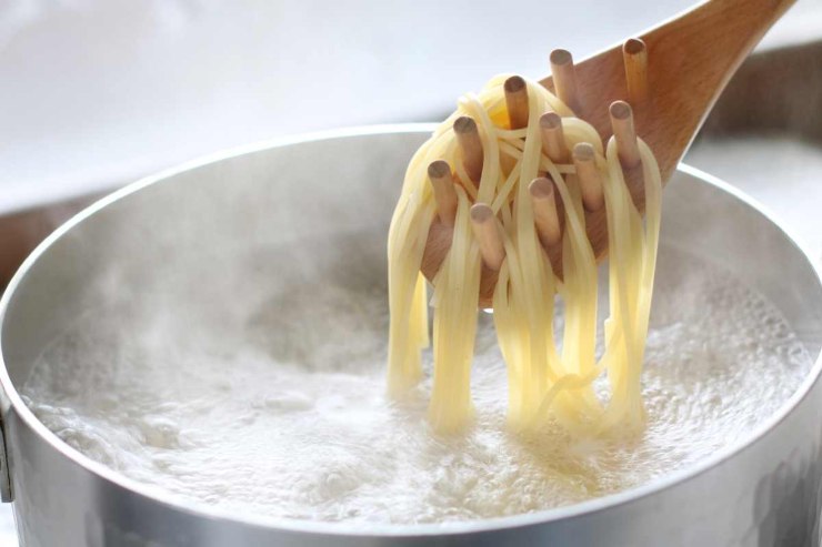 Acqua della pasta troppo chiara: non va bene