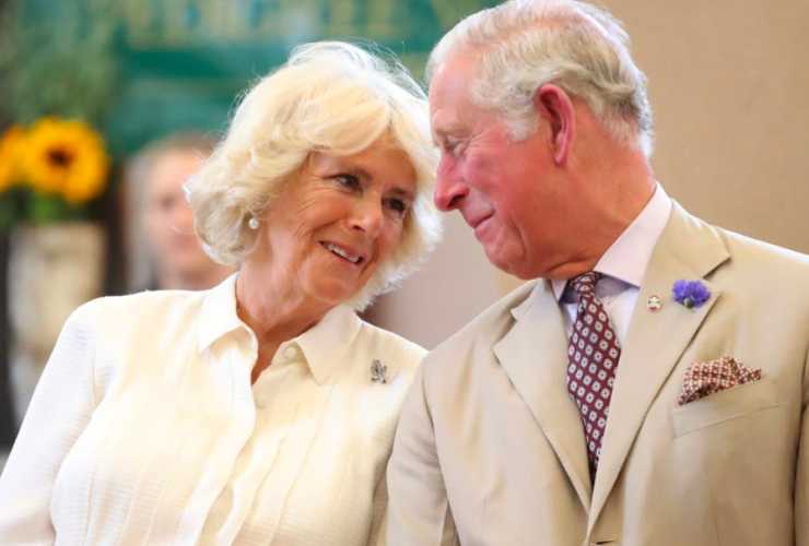 Camilla compleanno da Regina con Carlo - Parolibero