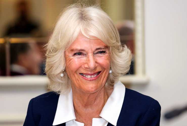 Camilla compleanno da Regina con Carlo - Parolibero