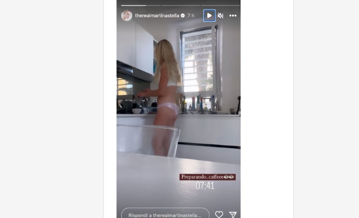 Martina Stella prepara il caffè su instagram