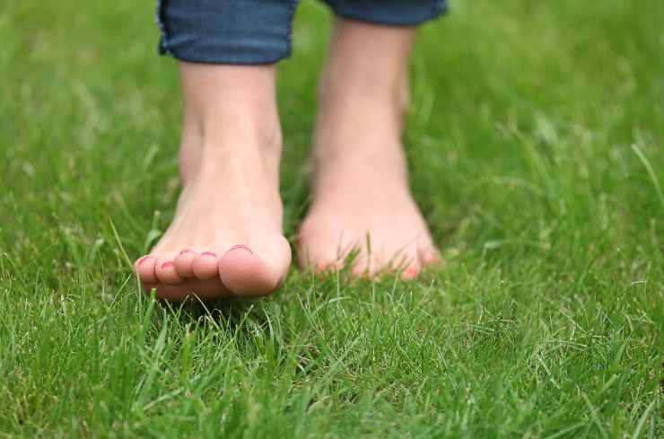 camminare a piedi nudi pericoli